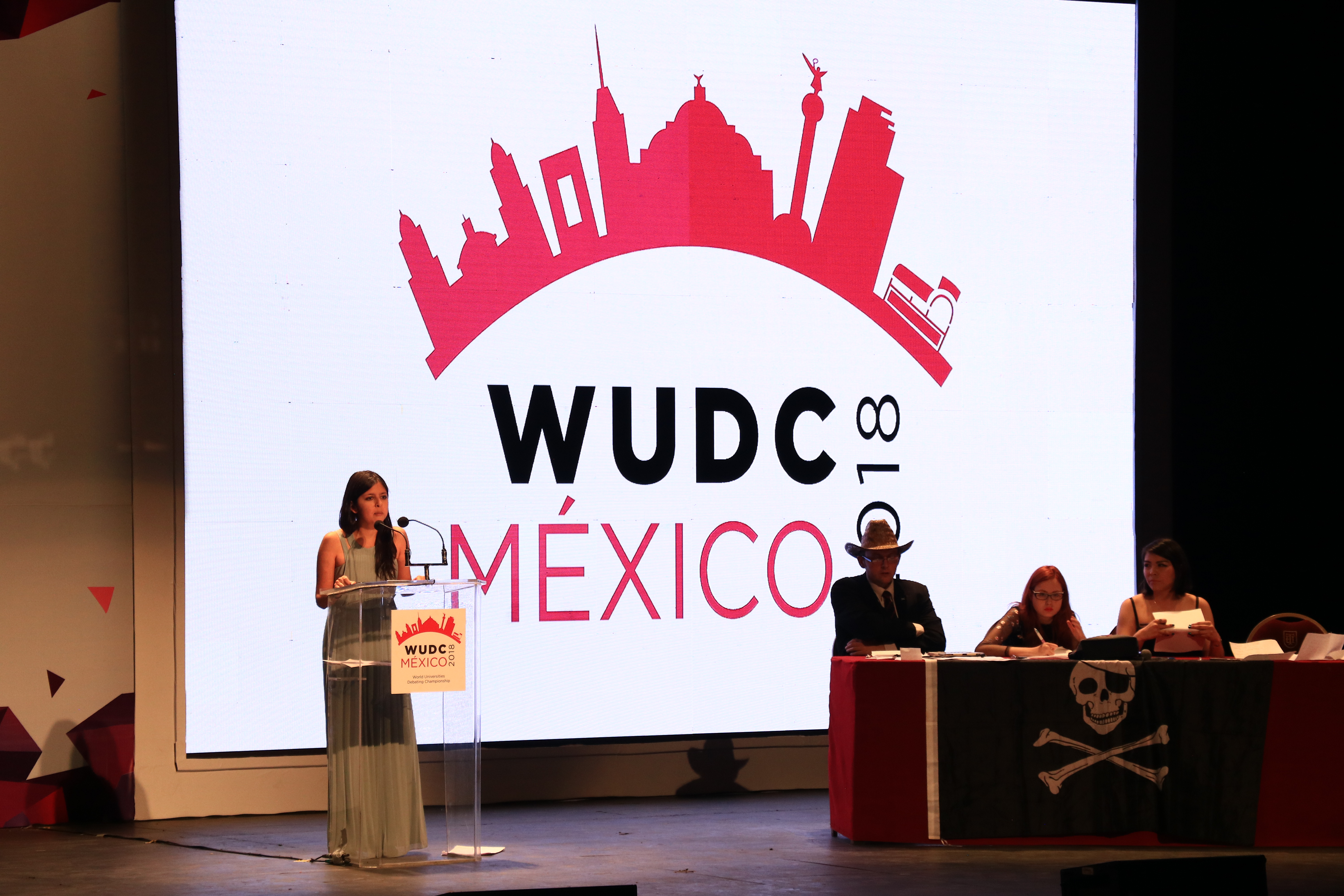 Valeria Hernández, reconocida como la mejor oradora en el WUDC