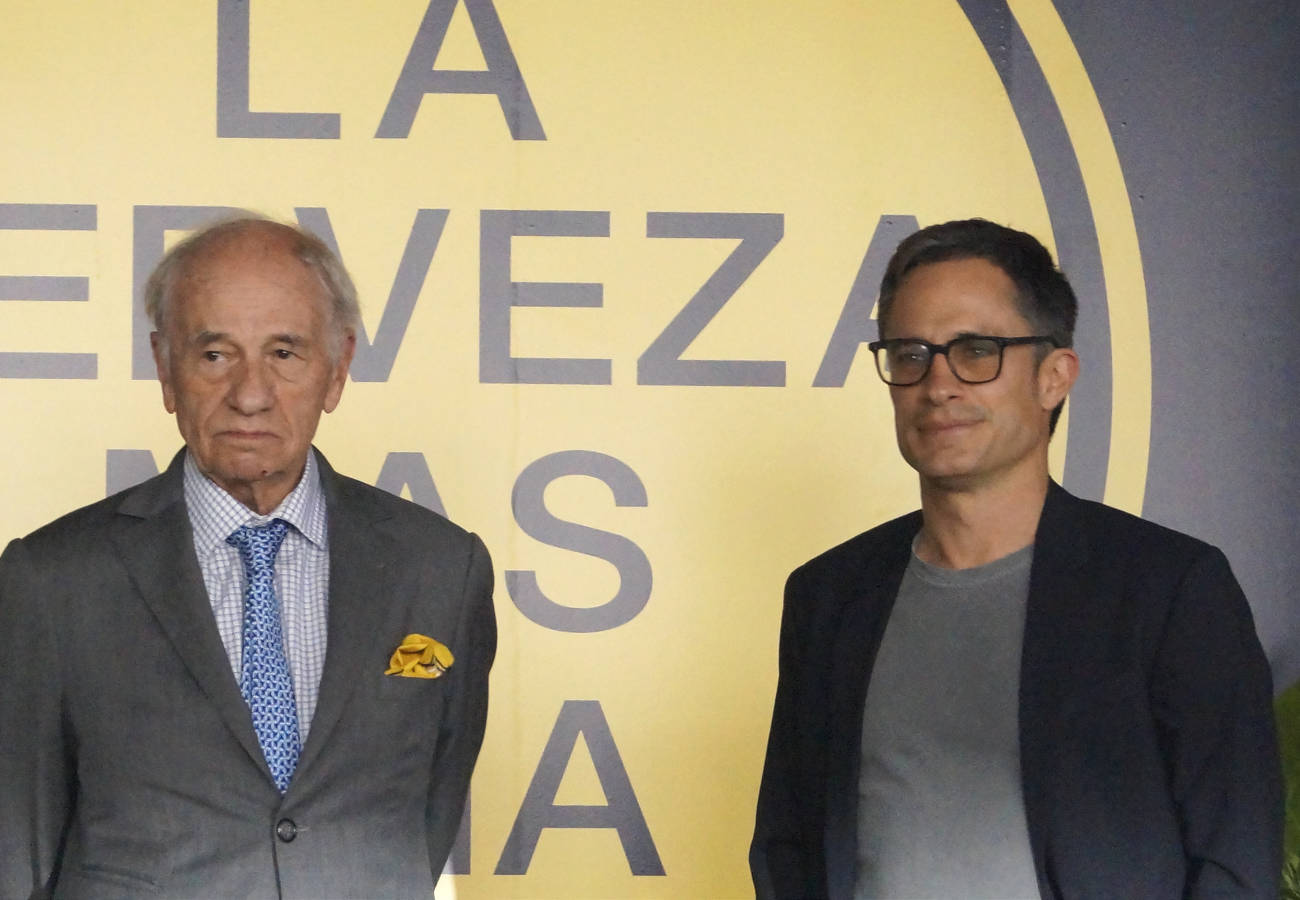 Cerveza Corona recibe en su casa a Gael García Bernal y Pedro Friedeberg…
