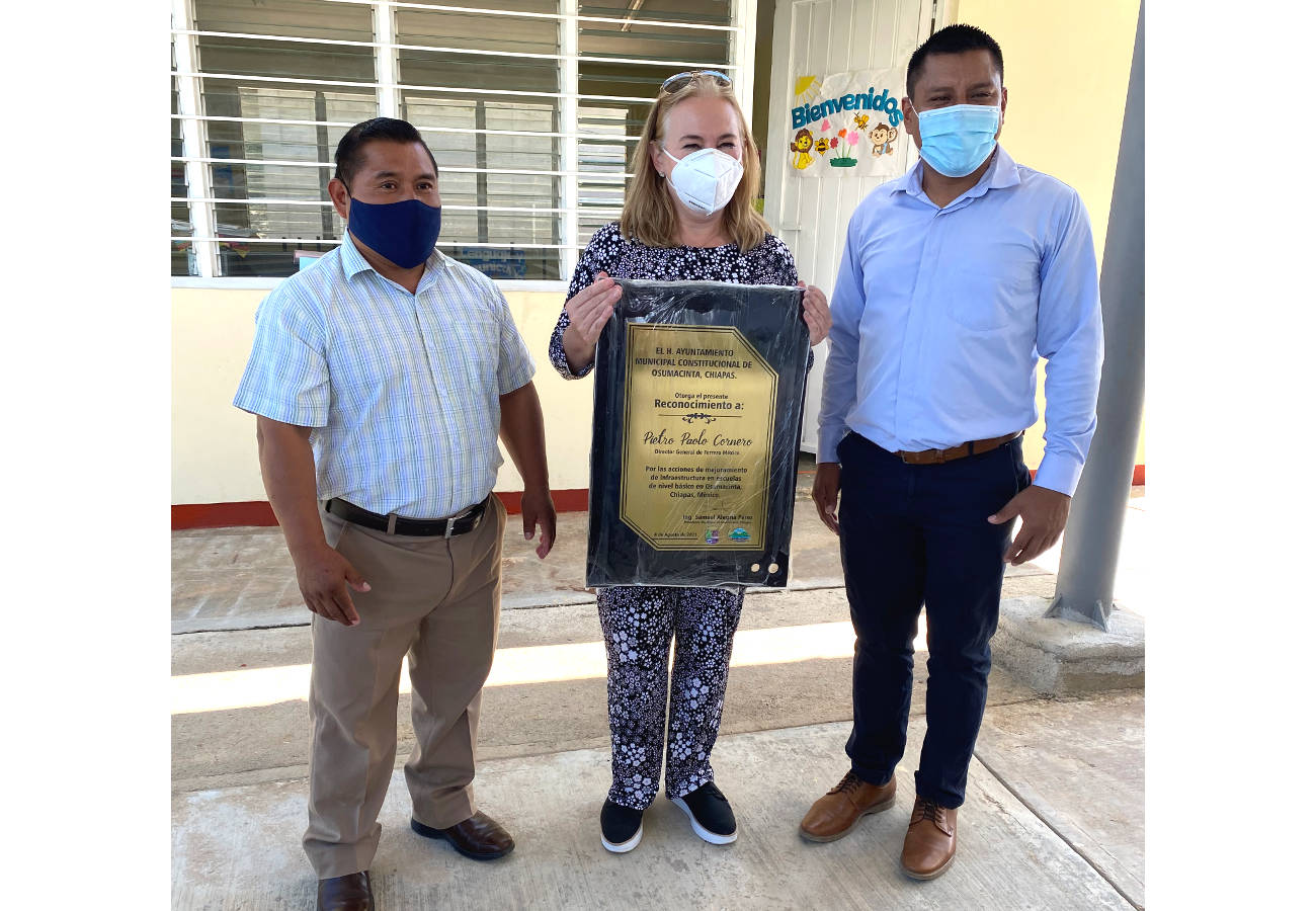Ferrero entrega escuelas en Chiapas impactadas por el sismo de 2017