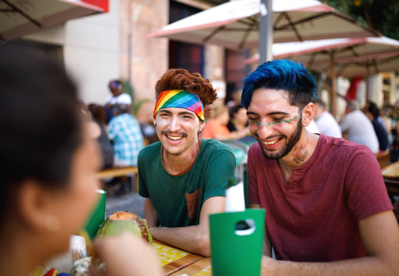 El Día Internacional del Turismo LGBTQ+ Booking.com lo celebra a lo grande