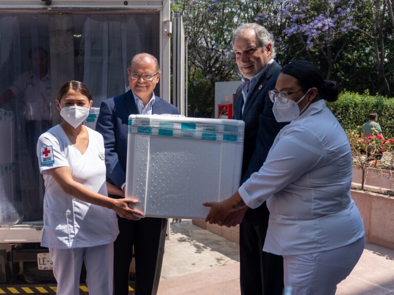Pfizer México y Direct Relief distribuyen + 14 mil vacunas contra el COVID-19