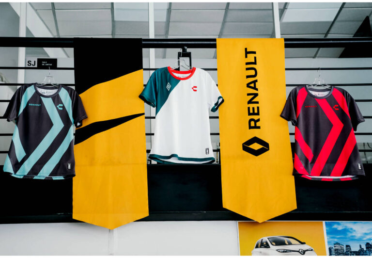 Renault México lanza colección en alianza con Charly