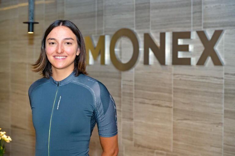 Monex apoya a los ciclistas mexicanos