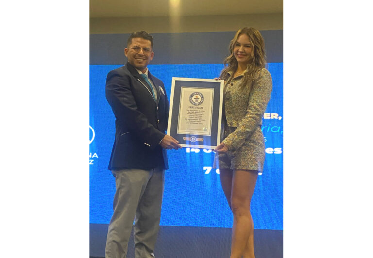 Flexi celebra el logro de Viridiana Álvarez reconocida por Guinness World Records