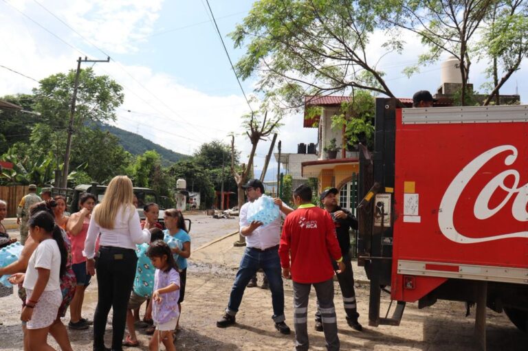 La Industria Mexicana de Coca-Cola y Fundación Coca-Cola México realizan donativos de despensas, insumos médicos y kits de limpieza