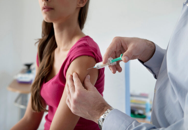 San Pablo Clínica anuncia disponibilidad de vacunas contra influenza y COVID-19