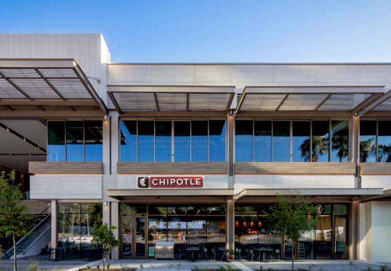 Alsea celebra la apertura de Chipotle Mexican Grill 