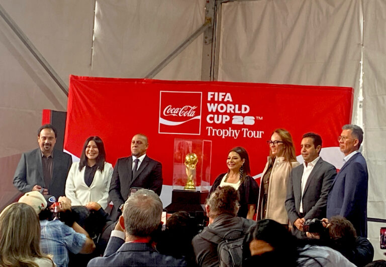 Coca-Cola presenta el Trofeo de la Copa Mundial de la FIFA 