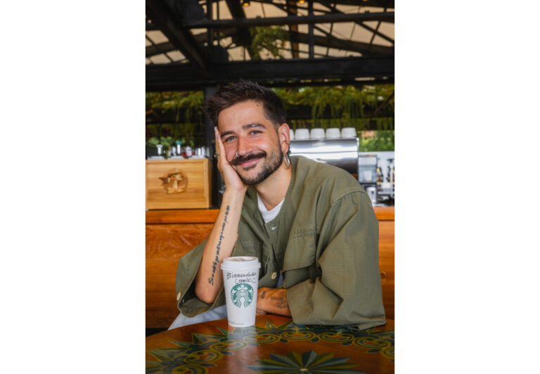 Starbucks y Camilo unidos por el café y la música